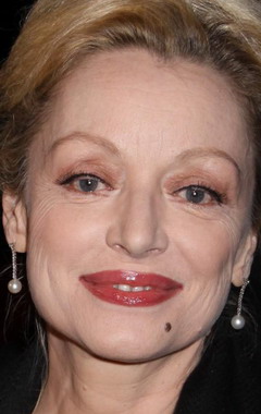 Caroline Silhol