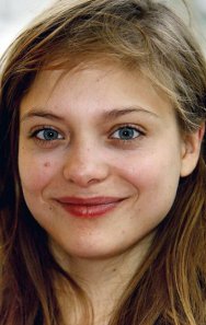 Lizzie Brocheré