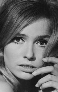 Eva Renzi