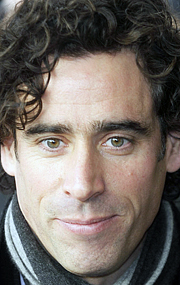 Stephen Mangan