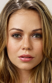 Alexis Dziena